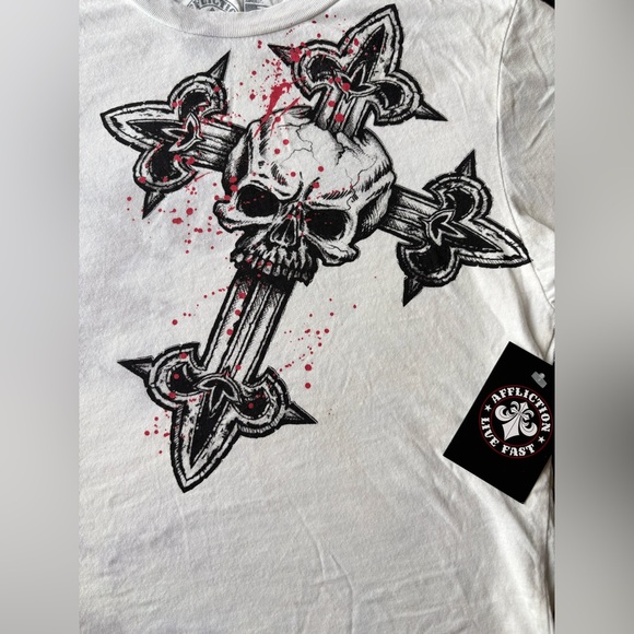 NWT Affliction Woman’s Large White Skull With Cross Short Sleeve Baby Tee - Picture 4 of 8